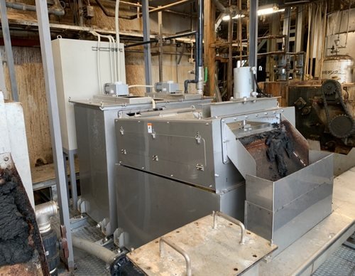Máy Slit Saver SS-611D ép tách bùn dầu mỡ sau hệ DAF tại nhà máy xử lý chất thải công nghiệp, Nhật Bản