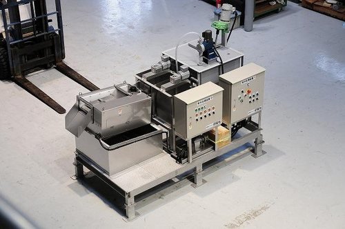Máy Slit Saver SS-311D lắp đặt thực tế tại một trang trại chăn nuôi heo, Nhật Bản